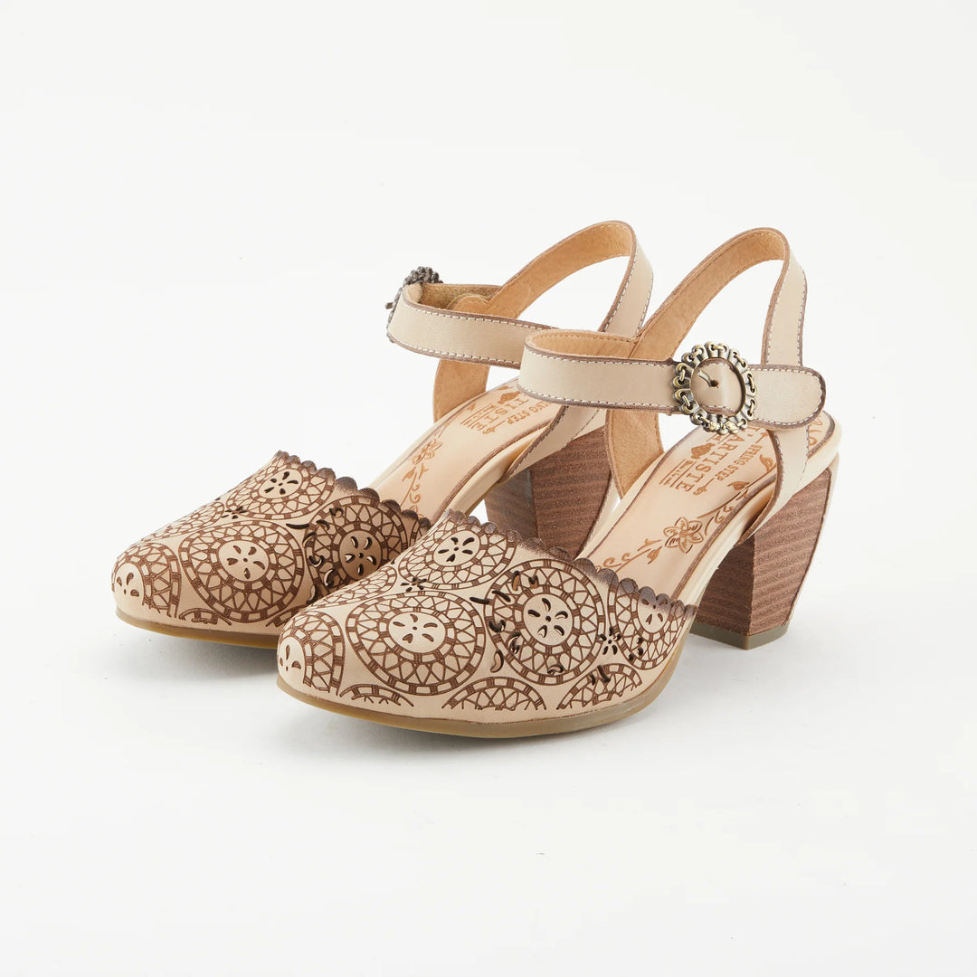 Eiloota Sandals in Beige