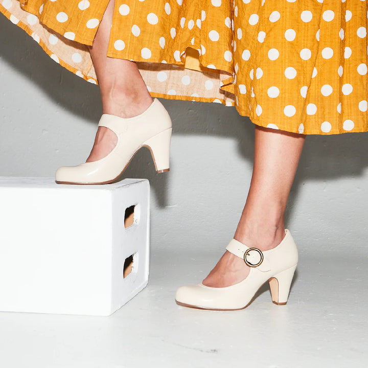 Madeline Retro Style Pumps in Bone