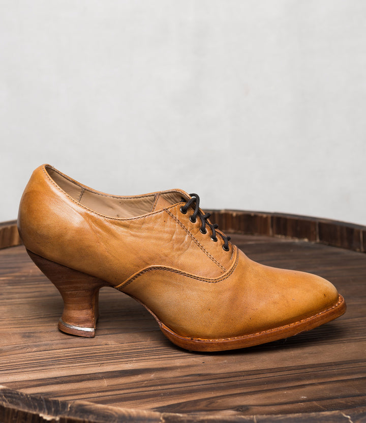 Victorian Style Leather Lace-Up Shoes in Tan Rustic