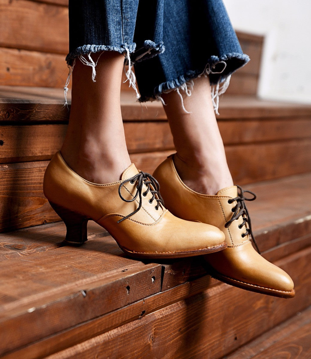 Victorian Style Leather Lace-Up Shoes in Tan Rustic