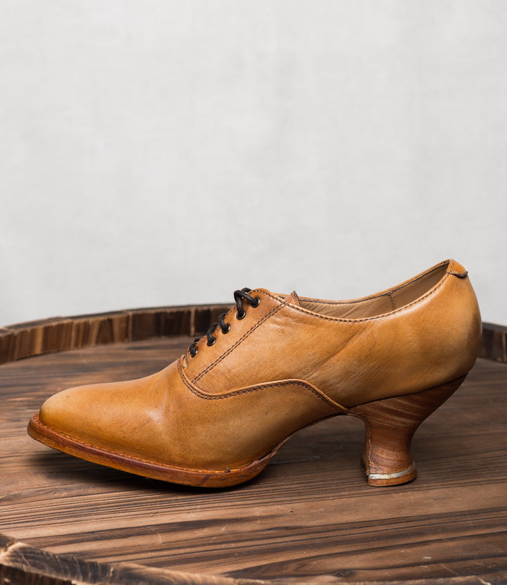 Victorian Style Leather Lace-Up Shoes in Tan Rustic