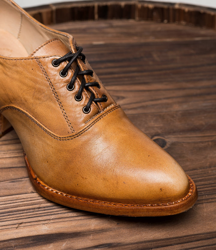 Victorian Style Leather Lace-Up Shoes in Tan Rustic